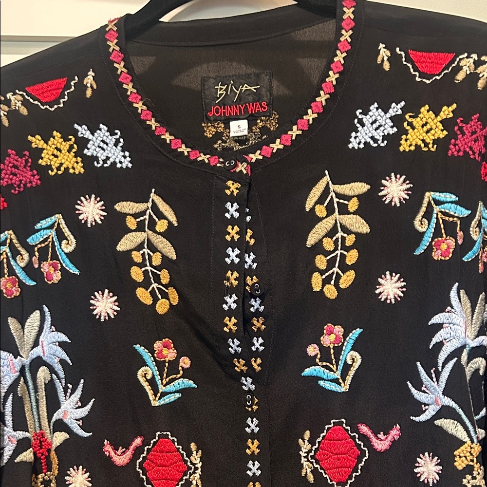 Johnny Was Black Embroidered Floral Button-Front Tunic